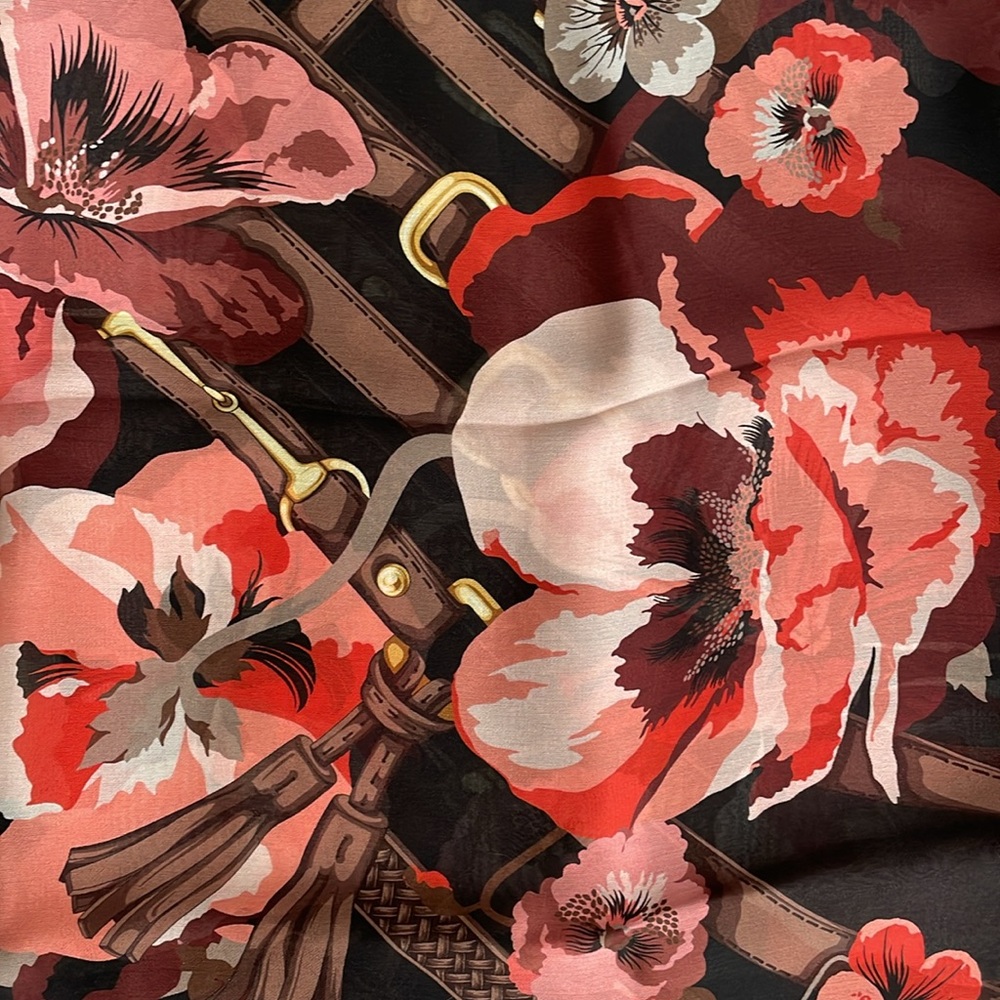 Authentic Gucci Floral Silk Scarf NWT 52 x 52 - Picture 7 of 10